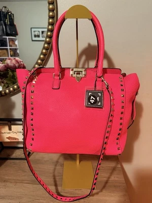 Auténtico bolso de hombro rosa Valentino Ruckstud para mujer Foto 1 de 4