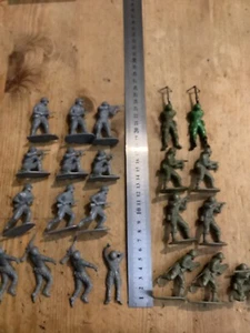 vintage AIRFIX 1/32 SCALE WW2 figures 13x Russian And 9x American - Picture 1 of 4