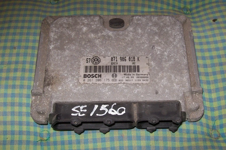 Centralina VW Golf 4/Bora 2.3 V5 AGZ 071906018K 110KW 261206175 17.05.99 - Immagine 1 di 1