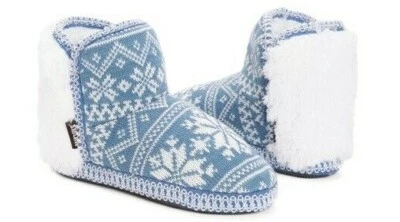 NWT Muk Luks MOUNTAIN LAKE Blue FAIR ISLE Sweater Slipper Boots S 5/6 WHITE FUR - Image 1 of 4