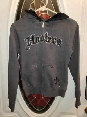 *Mujer - Talla L - Hooters Gris Carbón Cremallera Frontal Sudadera con Capucha con Estrás Foto 1 de 4