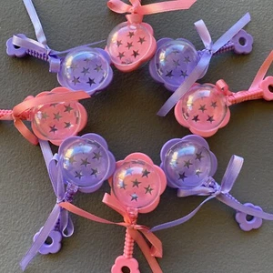 8 Wilton Baby Assorted Fillable Rattle Favor Kits New 4 Pink & 4 Purple stars - Picture 1 of 7