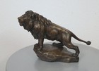 stehender Bronze Löwe auf Sockel Skulptur 48 cm signiert György Vastagh 20. Jh.