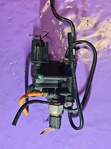 Tank Suspension Relief Valve Block RVH000046 Discovery 3 & 4 Range Rover Sport - Picture 1 of 3