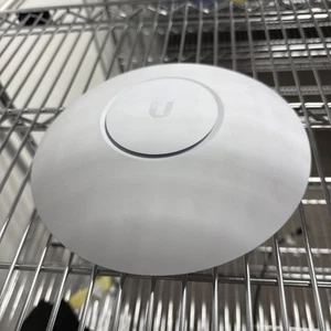 Ubiquiti UniFi UAP-AC-HD Wireless Access Point w/ Mount Plate - Afbeelding 1 van 2