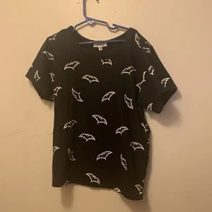 Messy Bun All Over Bat Glow In The Dark Print Shirt Girl’s Size Small - Picture 1 of 3