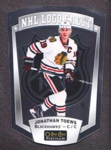 2016-17 O-Pee-Chee Platinum NHL Logo Crest Die Cuts #NHLLD-13 Jonathan Toews - Picture 1 of 2