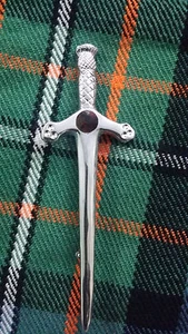 Scottish Thistle Sword Kilt Pin Chrome Finish 4"/Pins & Brooches Brown Stone - Picture 1 of 3