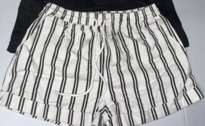 女式/青少年:Forever 21 条纹白色/黑色短裤(中号) — 第 1/3 张图片
