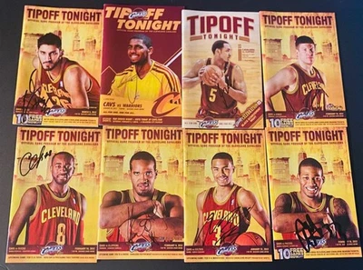 Lote de 8 autógrafos del programa firmado por los Cleveland Cavaliers 2012 y 2013 Kyrie Irving Foto 1 de 4