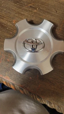 Toyota 4Runner 2010-2013 OEM tapa de llanta central buje cubierta antipolvo tuerca 69562 TRDS Foto 1 de 4