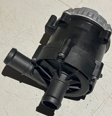 Bosch Auxiliary Water Pump Fits Land Rover Jaguar from 2011 on - Image 1 of 4