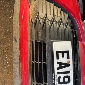 TOYOTA YARIS 2017 2019 STOßSTANGE VORNE UNTEN GRILL - Bild 1 von 2