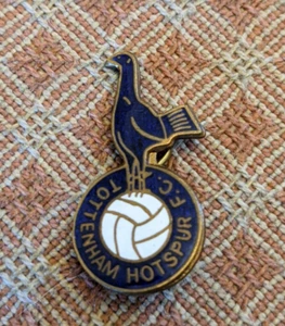 Vintage Tottenham Hotspur - Cockerel Enamel Football Badge - Maker P & G Sports - Picture 1 of 3