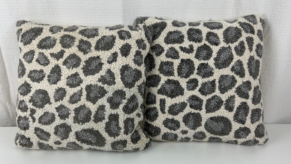 Animal Print Throw Pillows SET 2 Grandin Road Gray Cream 18"x18" Zips w/ Insert Foto 1 de 4