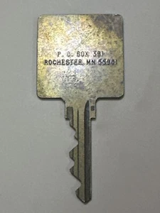 Llave de habitación de hotel vintage Rochester Minnesota #950 - Imagen 1 de 2
