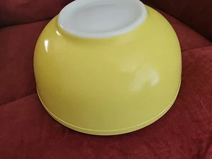 Pyrex #404 Yellow Nesting Mixing Bowl 4 Qt Vintage Primary Color Large 10.25" - Picture 1 of 14