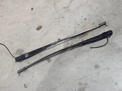 85 Corvette PARABRISAS BRAZOS LIMPIAPARABRISAS 84 96 C4 GM Par OEM Foto 1 de 4