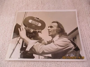 DIRECTOR Camera Original CANDID Vintage 8X10 PHOTO-R10-1855 - Picture 1 of 2