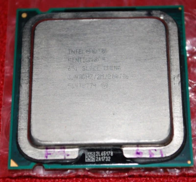 Intel Pentium Dual Core E2180 Chip 2.0 GHz / 775 / 1MB / 800 / 1.5 v / SLABY - Image 1 of 2
