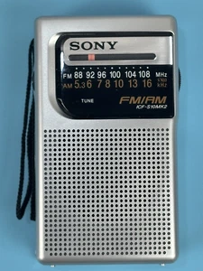 Radio AM/FM de bolsillo Sony ICF-S10MK2 2 bandas 1996 nueva sin caja; retro vintage - Imagen 1 de 16