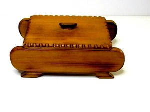 Schmuckschatulle Holz geschnitzt gebrannt Fuß Geschenkbox 3,75" x 2,4" - Bild 1 von 5