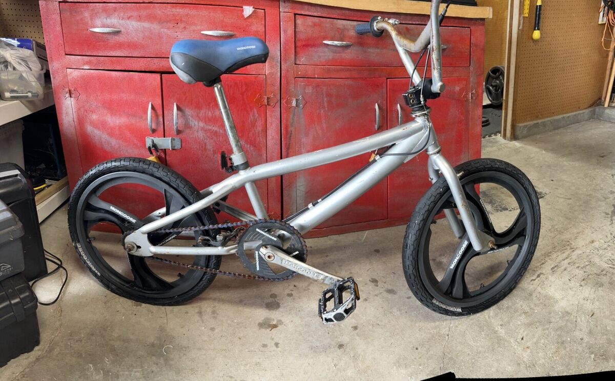Mongoose BMX Bike-Old School Silver Vintage Bicycle Parts Mongoose BMX Bike-Old School Silver Vintage Bicycle Parts