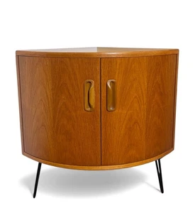 G PLAN TEAK SCHRANK ECKSCHRANK BOGENFRONT MID CENTURY RETEO UM 1970 - Bild 1 von 12