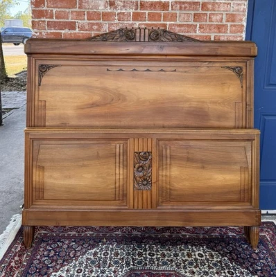 Cama francesa antigua Art Deco de nogal tamaño queen con rieles y listones Foto 1 de 4