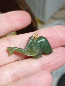 Vtg Green Stone Jade Carved Elephant Pendant Charm Antique Trunk Up 4 Good Luck! - Imagen 1 de 6