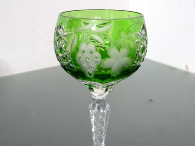 Vaso de corvejón de copa de vino vintage Ajka verde cristal corte a claro 8 3/16 8 oz. Foto 1 de 4