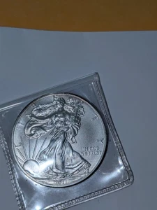 Better Date 2011 American Silver Eagle 1 Troy Oz .999 Fine Silver *4a13 - Picture 1 of 2