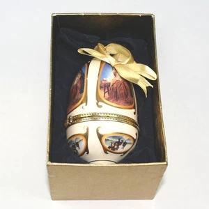 Ornamento uovo musicale porcellana Valerie Parr Hill Mr. Christmas colore crema - Foto 1 di 14