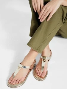 NUEVO SIN CAJA ADIVINA Sandalias Dorrys Correa en T Sin Cordones Tirantes Dorado Talla 9 Dije Colgante - Imagen 1 de 10