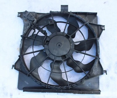 Motor ventilador radiador diésel Kia Sportage Mk3 2010-2015 1,7 CRD 253802Y001 Foto 1 de 4