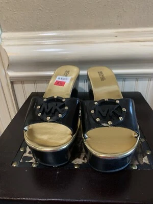 NUEVO CON ETIQUETAS HTF MICHAEL KORS Montgomery Sanda charol cuña talla 8.5B Foto 1 de 4