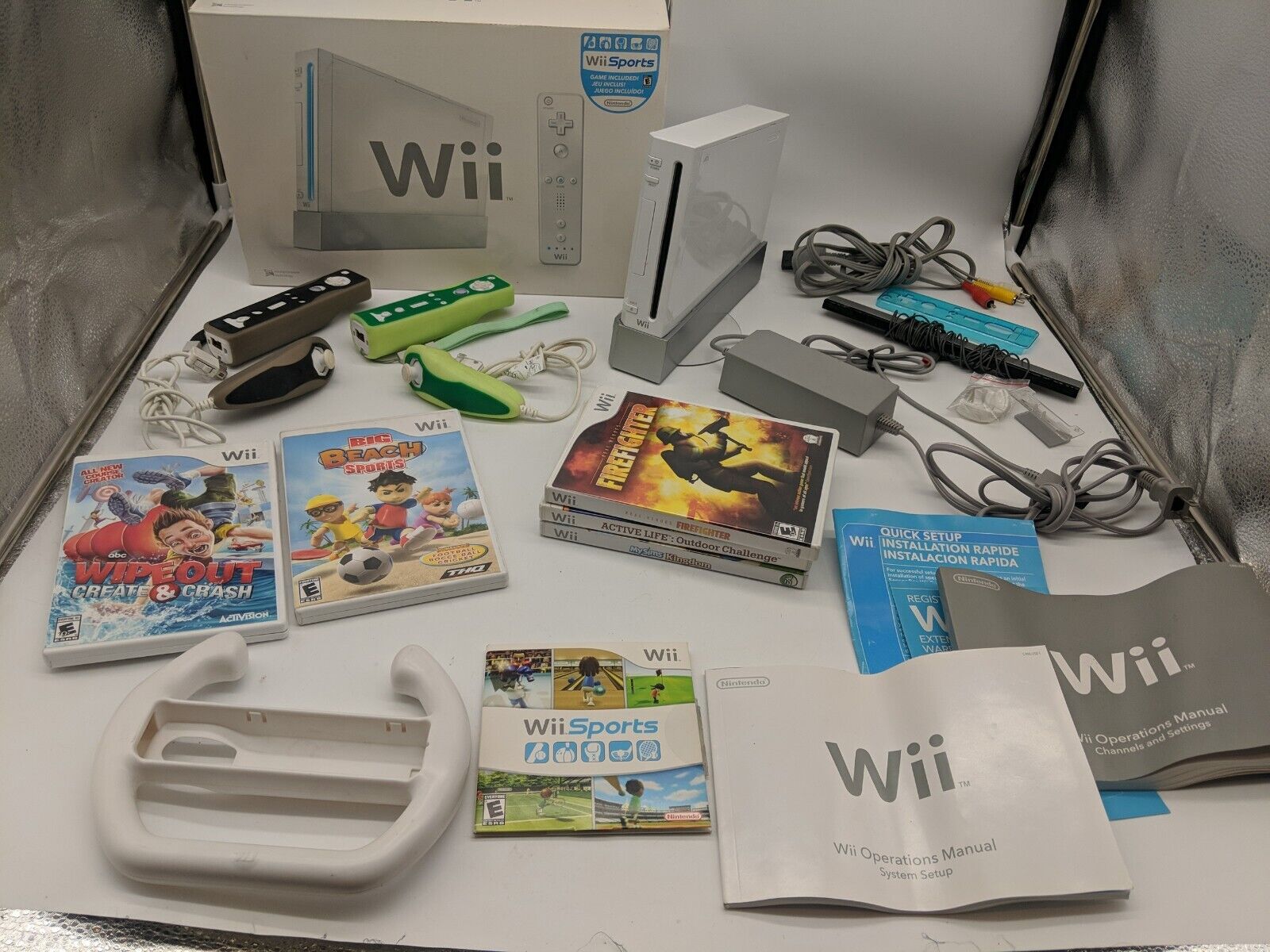 Nintendo Wii Console Complete w/ Box, Controller, Connections 