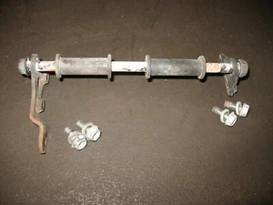 1985 SP600 REAR ENGINE HANGERS BOLTS MOUNTS SUZUKI DR SP 600  - Imagen 1 de 3