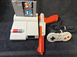 Paquete de consola Nintendo NES-101 Top Loader - Limpia y probada - Imagen 1 de 5