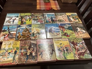The Happy Hollisters Vintage Hardcover Book Lot of 17- Jerry West w/ Dust Jacket - Imagen 1 de 24