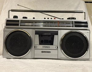 Sanyo M9705 Boombox Radio Estéreo Portátil De Colección 1988 Cassette No Funciona Bien - Imagen 1 de 15