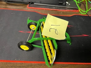 Vintage ERTL John Deere Hay Rake 1:16 Scale Diecast & Plastic #5686 21 - Picture 1 of 4