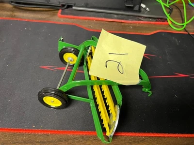 Vintage ERTL John Deere Hay Rake 1:16 Scale Diecast & Plastic #5686 21 - Image 1 of 4
