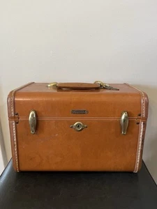 Estuche de Maquillaje Tren Samsonite Equipaje 4612 De Colección con Espejo y LLAVE Años 50 Usado en Excelente Condición ¡Bonito! - Imagen 1 de 18