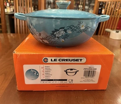 Olla de sopa Le Creuset Lotus Caribbean Koi Fish 2,75 qt nueva en caja hierro fundido esmaltado nuevo Foto 1 de 4
