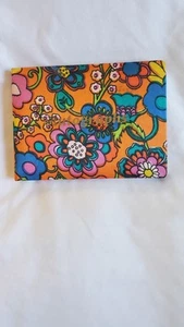 Libro autografo Flower Power vintage anni 70 copertina raso fiori Hong Kong unico  - Foto 1 di 11