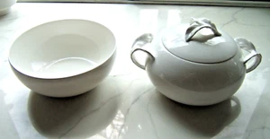 Sopera o plato para servir Foglia Vileroy & Boch de porcelana blanca + tazón de 8" - Imagen 1 de 9