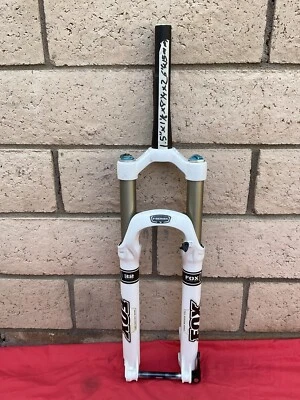 FOX 32 FORK 1.5” Bottom X Top 1 1/8" x 8 1/4” X 100mm X 15mm THREADLESS DISC 26" - Image 1 of 4