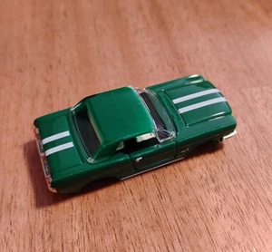 MODELLO MOTORNING VERDE MUSTANG HARDTOP HO SLOT CARROZZERIA STRISCE BIANCHE NUOVO - Foto 1 di 5
