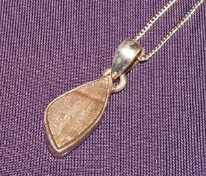 Collana + Ciondolo Meteorite Mounionalusta, 2,2g Catena Argento 17x8x3mm - Foto 1 di 5
